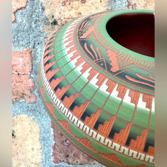 HAND etched/painted pottery award winning Navajo artist Susie Charlie 6.5"x4.25" - Picture 5 of 8